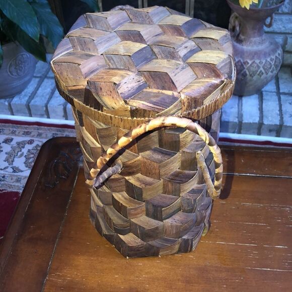 Bamboo Woven Pleated Handmade Cylinder Tube Basket with a Lid and Handles - Picture 2 of 10